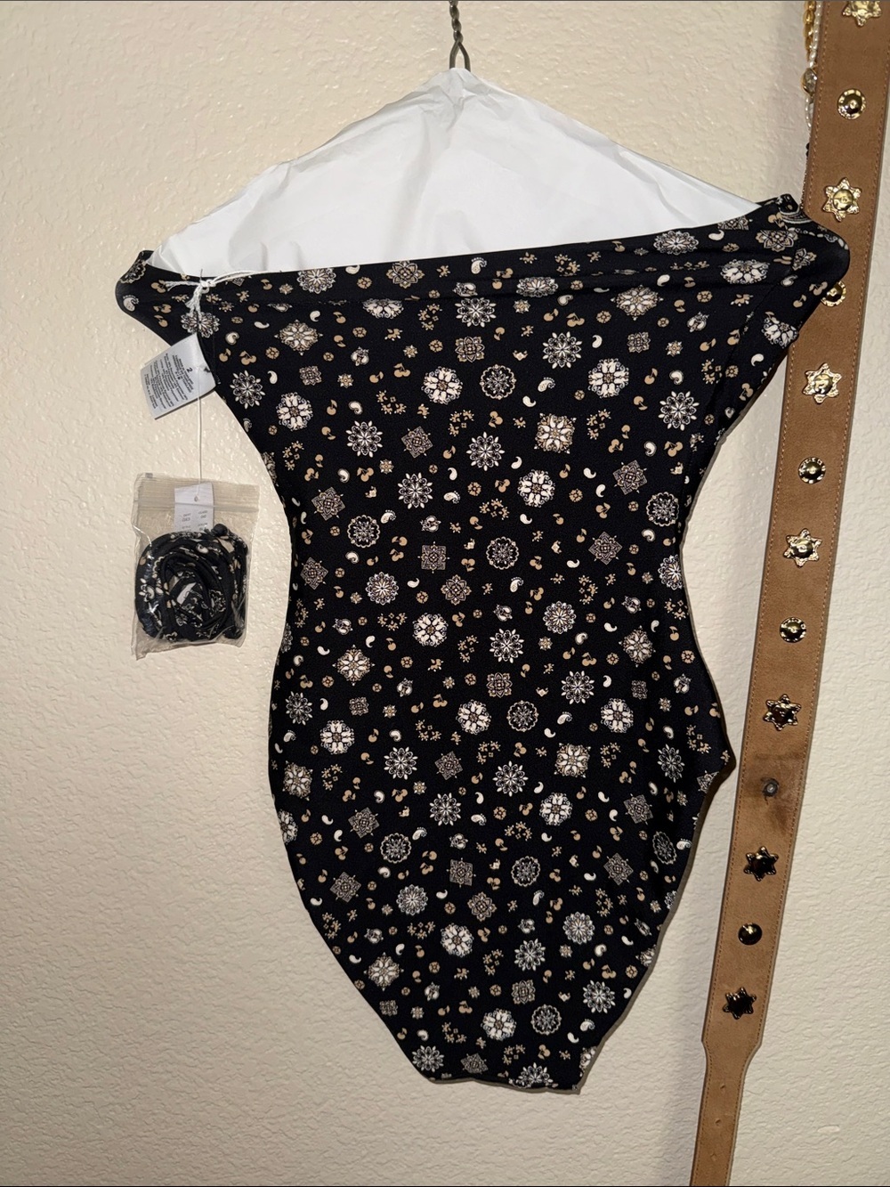 Gemma one-piece in bandana-print Classic Sculpt™ - Picture 5 of 5